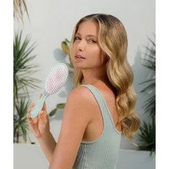 Remilia Hair Vegan Lush Brush